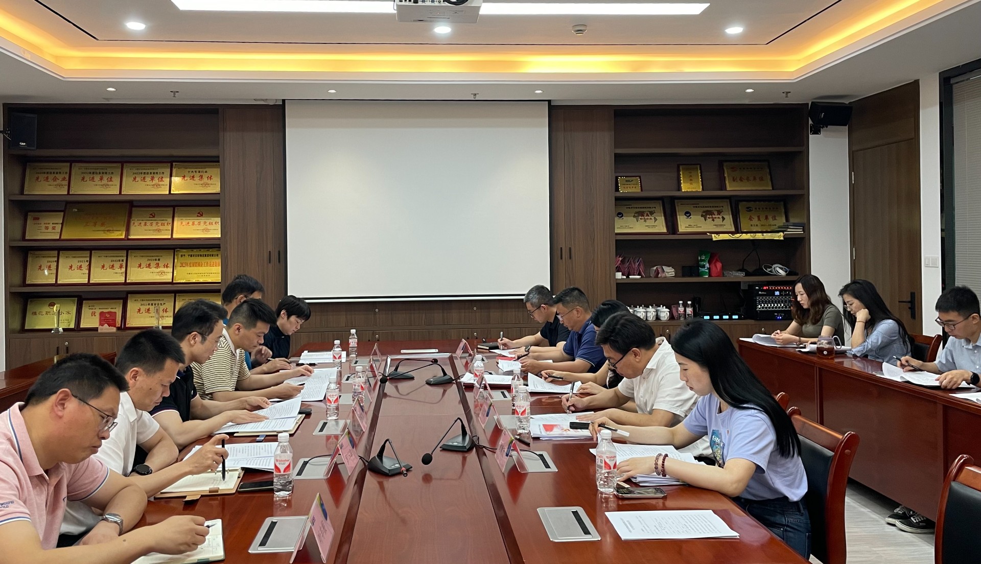 講黨性守黨規(guī)嚴黨紀——市交投集團領(lǐng)導赴市交投物流集團開展聯(lián)系點工作，葉嵐清拍攝2.jpg