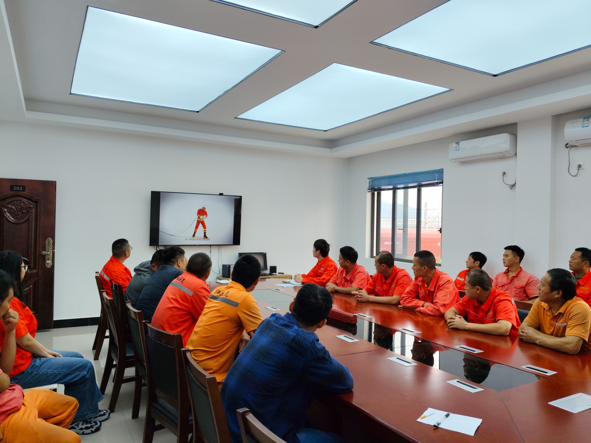 寧德陸港開展“119消防安全日”應(yīng)急演練活動(dòng)，周明組拍攝1.jpg